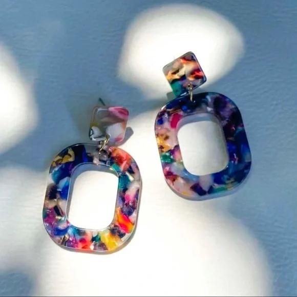 3/$30 ❤️ Acetate Resin Earrings - Picture 2 of 3